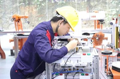 廣州市輕工職業(yè)學校包攬“機器人技術應用”市賽前三名