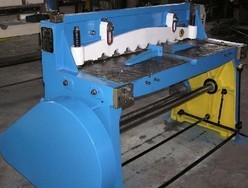 馬鞍山市博得機床制造主營博得公司生產的產品折彎機、剪板機、沖床、卷板機、油壓機、四柱液壓機、銑邊機、校平機、彎管機、通風設備等鍛壓機械設備及刃模具等產品有38大系列,30個品種,60種規格的產品,產品廣泛用于制藥,航空、輕工、冶金、化工、建筑、船舶、汽車、電力、電器等行業提供所需的專用機械和成套設備